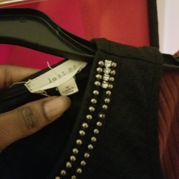 A black dress - Picture 2 of 3